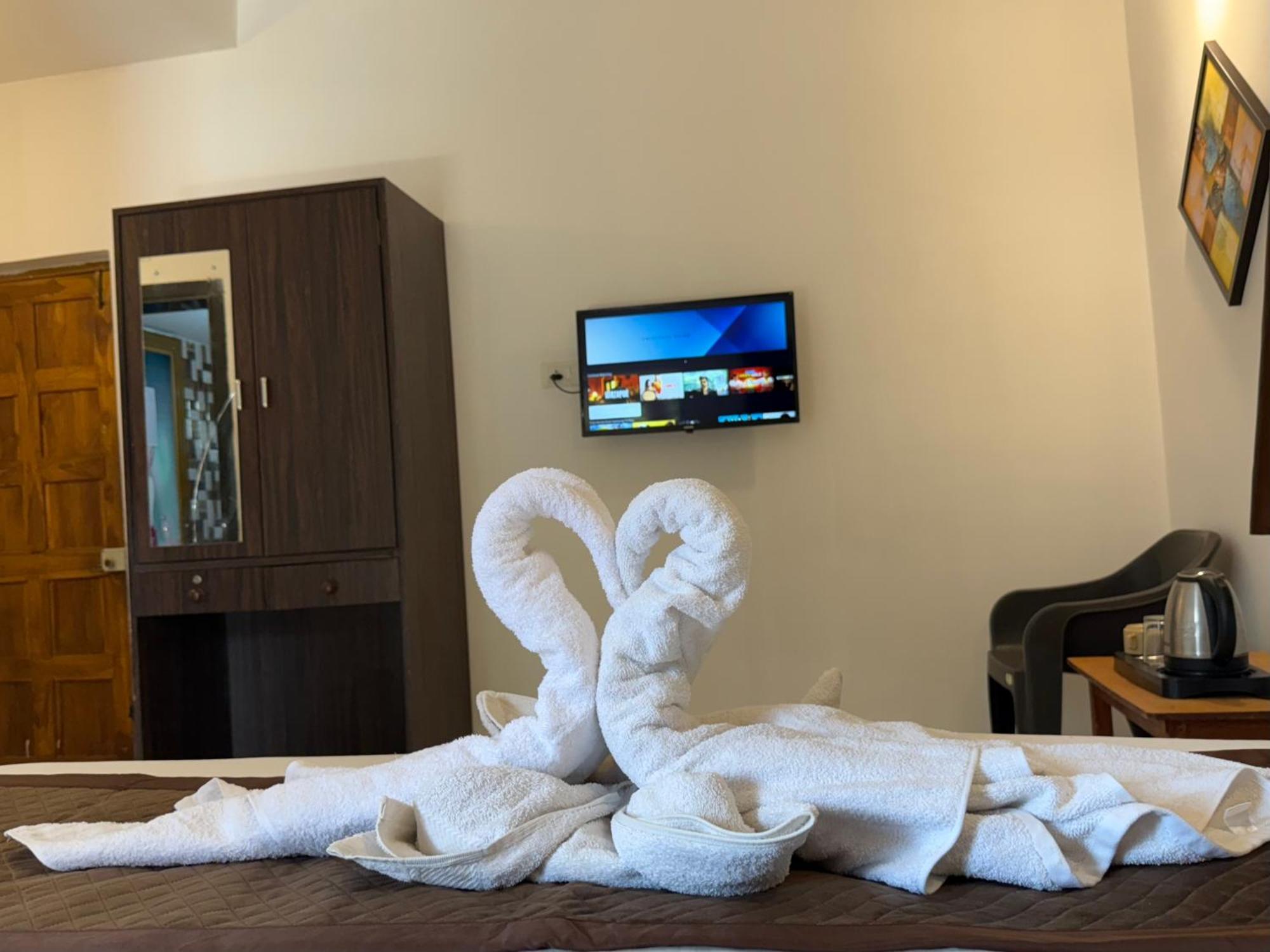 Aura Rooms & Swimming Pool, Калангут Экстерьер фото